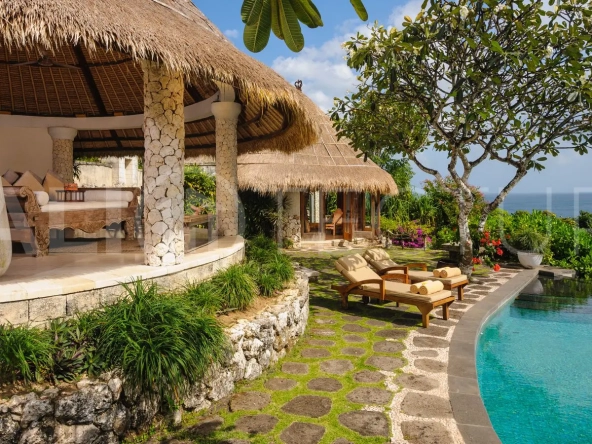 A-Splendid-Clifftop-Villa-for-Sale-near-Bingin-Beach-Bali-16