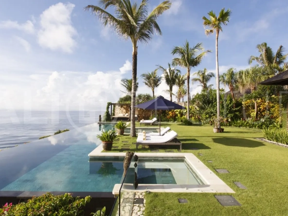 Clifftop-Luxury-Villa-with-5-Bedrooms-and-Uninterrupted-Ocean-Views-1