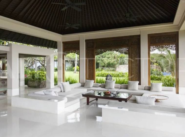 Clifftop Luxury Villa with 5 Bedrooms and Uninterrupted Ocean Views 2