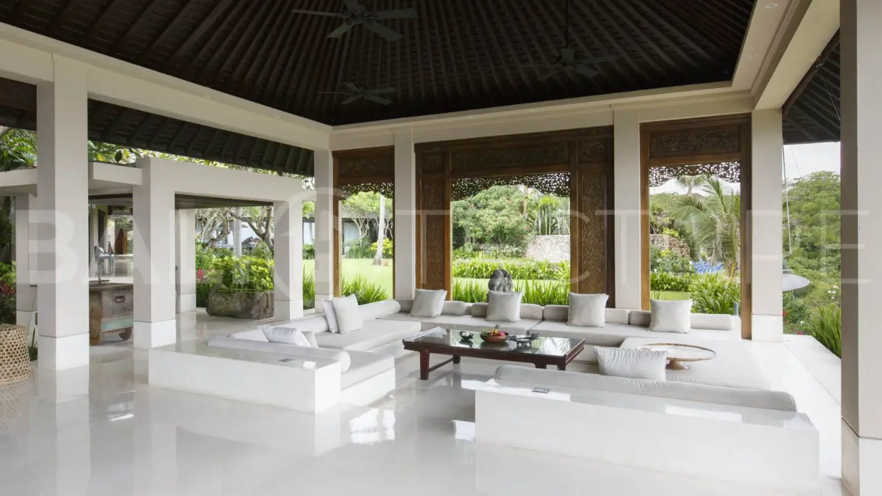 Clifftop Luxury Villa with 5 Bedrooms and Uninterrupted Ocean Views 2