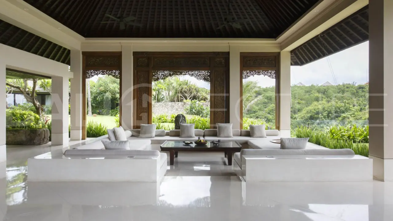 Clifftop Luxury Villa with 5 Bedrooms and Uninterrupted Ocean Views 17