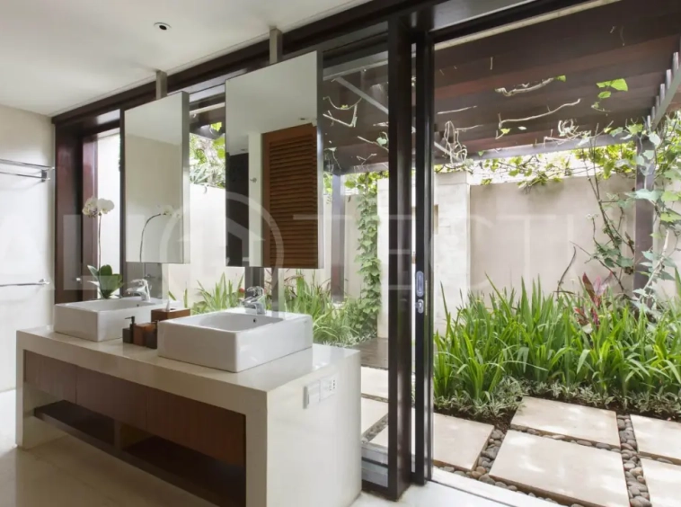 Clifftop Luxury Villa with 5 Bedrooms and Uninterrupted Ocean Views 3