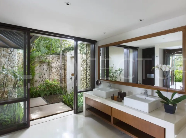 Clifftop Luxury Villa with 5 Bedrooms and Uninterrupted Ocean Views 5