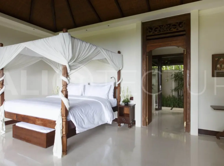 Clifftop Luxury Villa with 5 Bedrooms and Uninterrupted Ocean Views 6