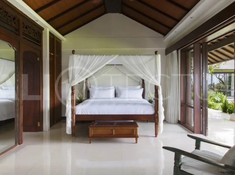 Clifftop Luxury Villa with 5 Bedrooms and Uninterrupted Ocean Views 7