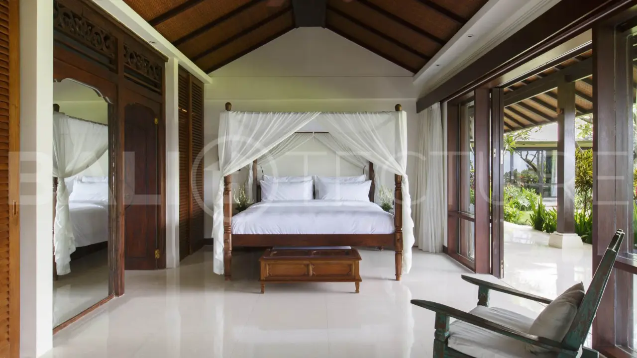Clifftop Luxury Villa with 5 Bedrooms and Uninterrupted Ocean Views 7