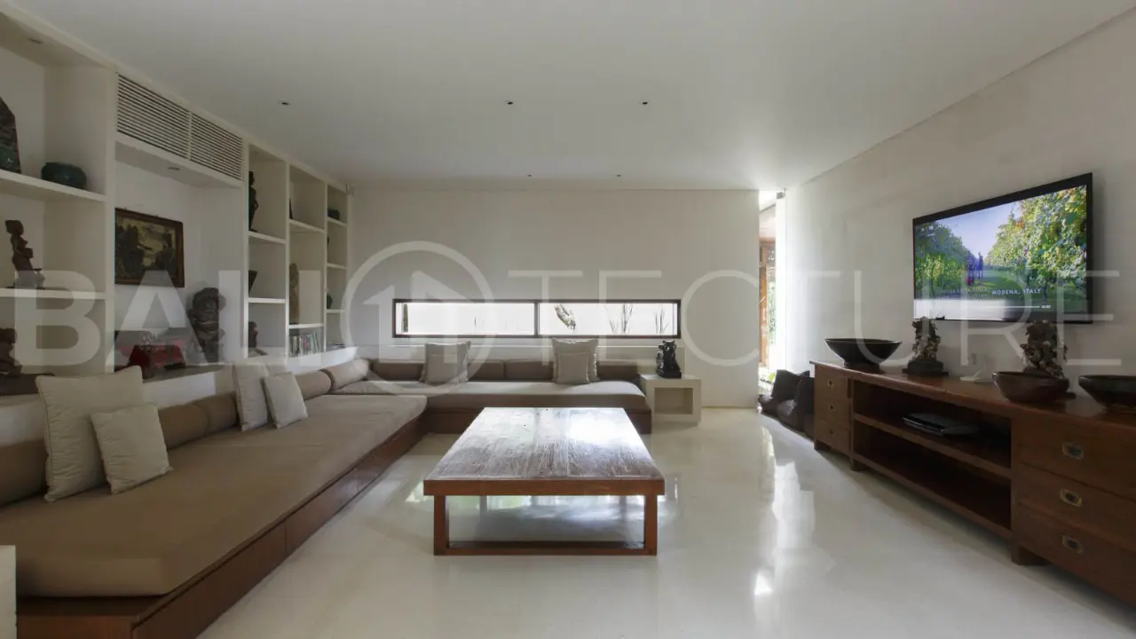Clifftop Luxury Villa with 5 Bedrooms and Uninterrupted Ocean Views 8