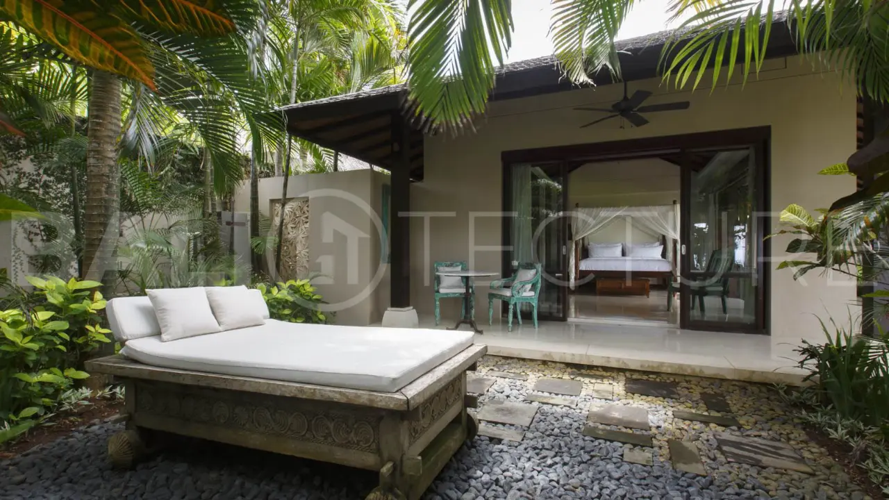 Clifftop Luxury Villa with 5 Bedrooms and Uninterrupted Ocean Views 9