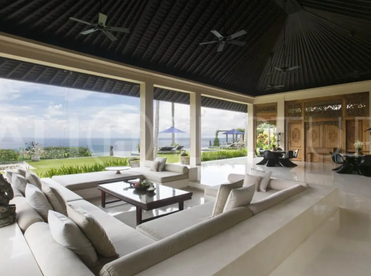 Clifftop Luxury Villa with 5 Bedrooms and Uninterrupted Ocean Views 10