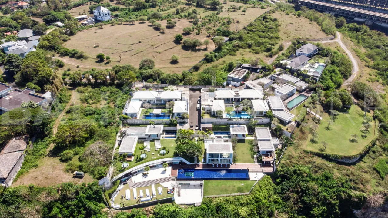 Sophisticated-Cliffside-Villa-with-Stunning-Ocean-Views-for-Sale-near-Pandawa-Beach-Bali-13