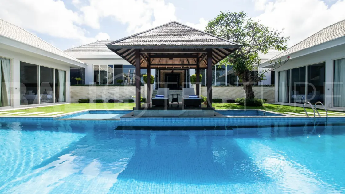 Sophisticated-Cliffside-Villa-with-Stunning-Ocean-Views-for-Sale-near-Pandawa-Beach-Bali-17