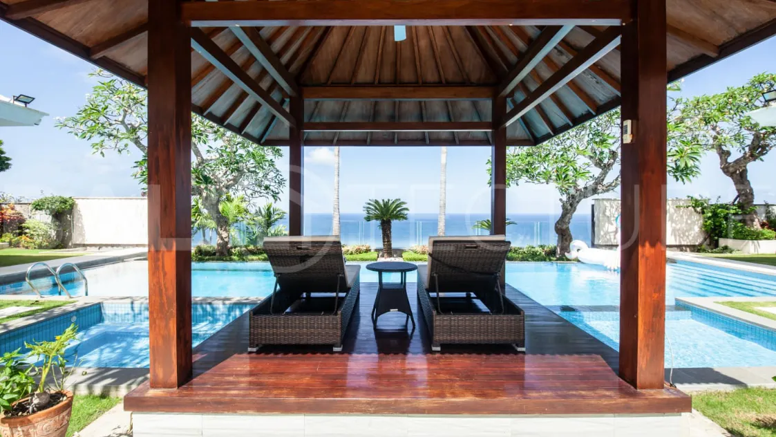 Sophisticated-Cliffside-Villa-with-Stunning-Ocean-Views-for-Sale-near-Pandawa-Beach-Bali-26