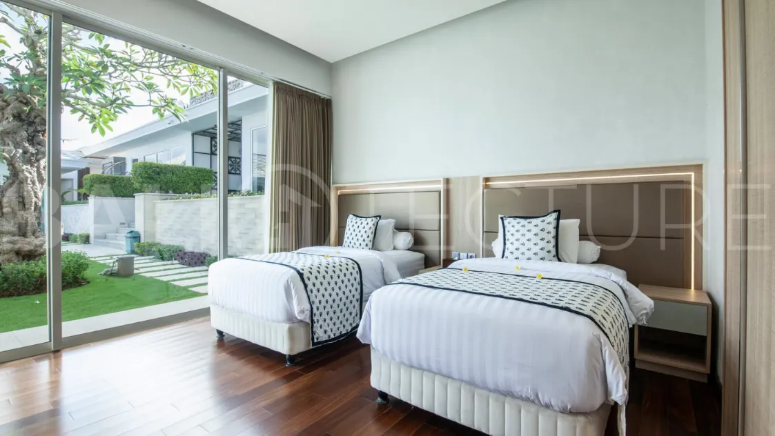 Sophisticated-Cliffside-Villa-with-Stunning-Ocean-Views-for-Sale-near-Pandawa-Beach-Bali-36