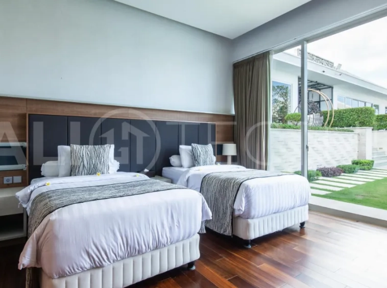Sophisticated-Cliffside-Villa-with-Stunning-Ocean-Views-for-Sale-near-Pandawa-Beach-Bali-6