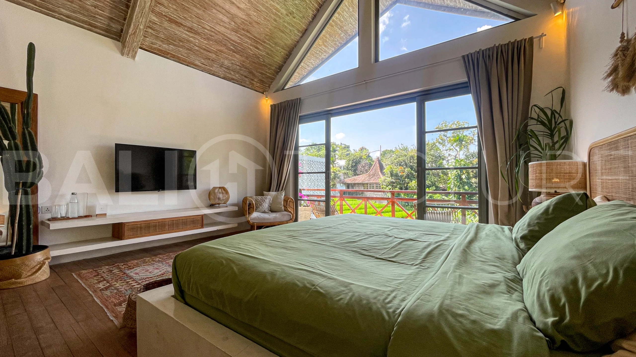 Bohemian-Inspired-Villa-for-Sale-between-Tumbak-Bayuh-and-Buduk-13