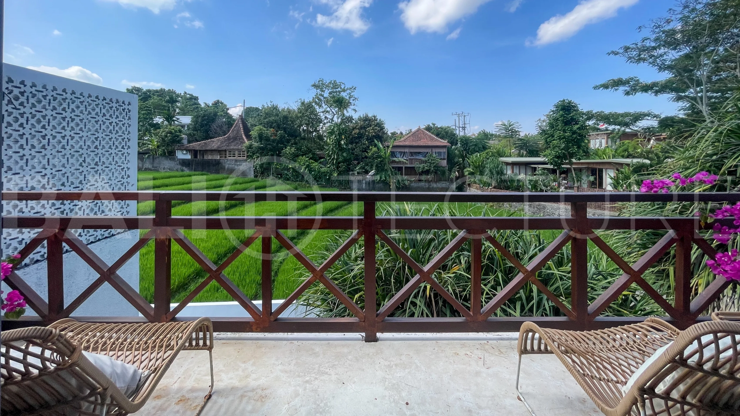 Bohemian-Inspired-Villa-for-Sale-between-Tumbak-Bayuh-and-Buduk-17