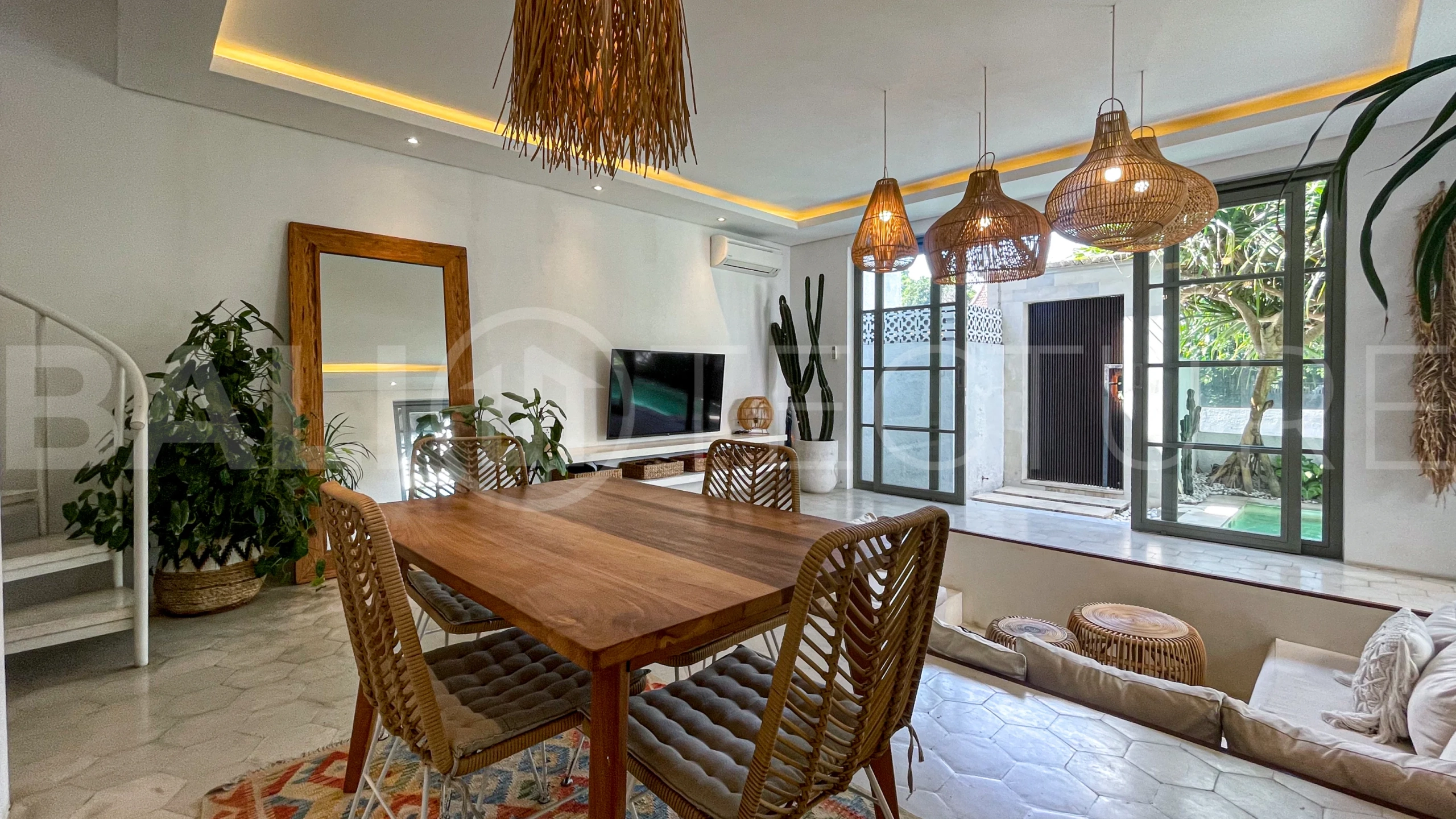 Bohemian-Inspired-Villa-for-Sale-between-Tumbak-Bayuh-and-Buduk-3