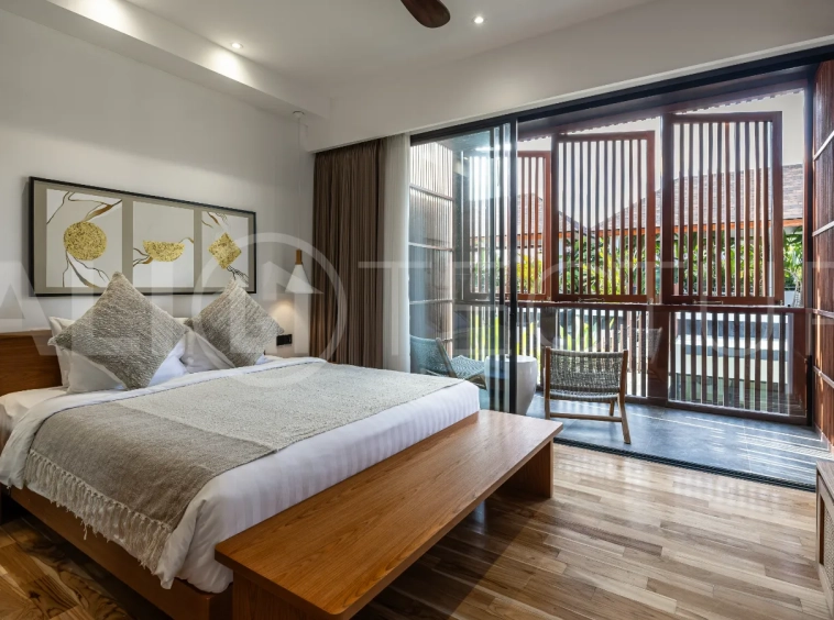 Extraordinary-4-Bedroom-Villa-for-Sale-near-Batu-Bolong-Beach-Canggu-1
