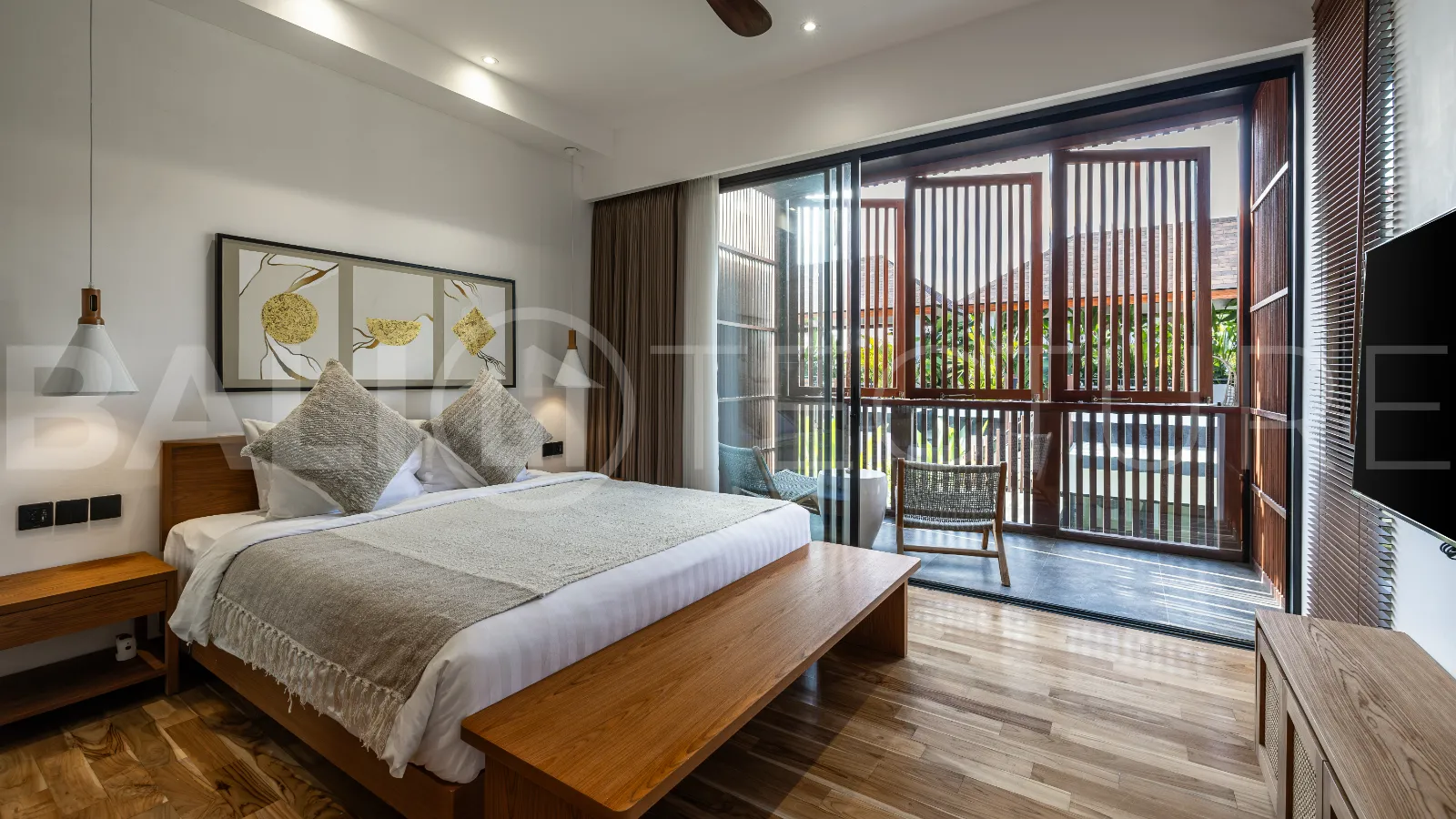 Extraordinary-4-Bedroom-Villa-for-Sale-near-Batu-Bolong-Beach-Canggu-1