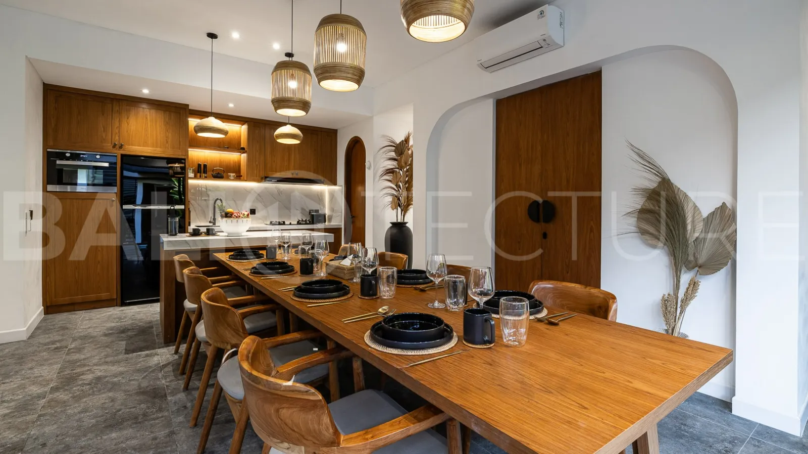 Extraordinary-4-Bedroom-Villa-for-Sale-near-Batu-Bolong-Beach-Canggu-15