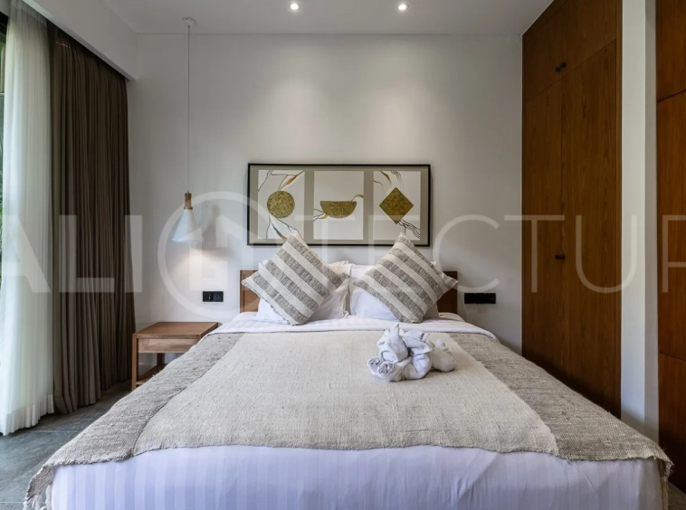 Extraordinary-4-Bedroom-Villa-for-Sale-near-Batu-Bolong-Beach-Canggu-20