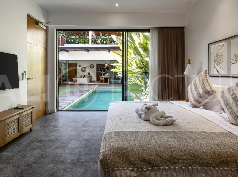 Extraordinary-4-Bedroom-Villa-for-Sale-near-Batu-Bolong-Beach-Canggu-4