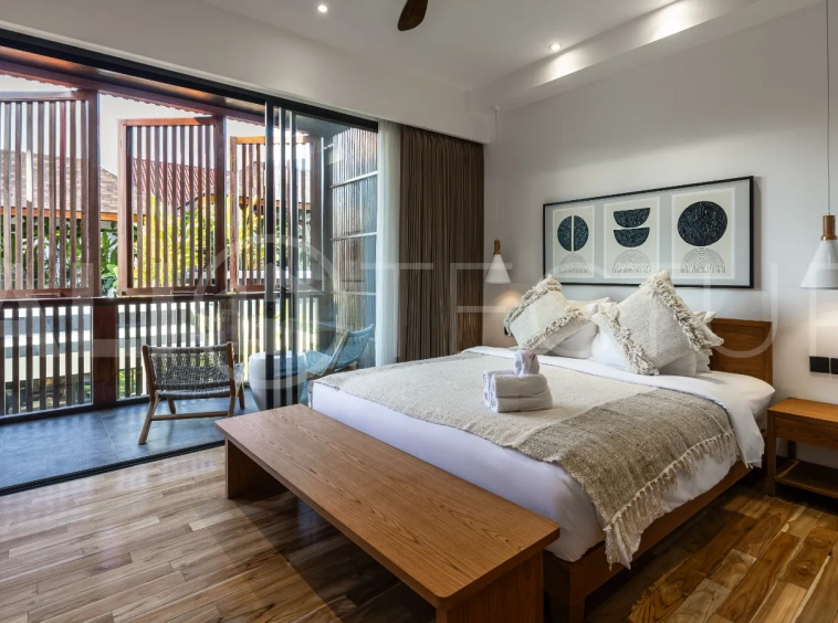 Extraordinary-4-Bedroom-Villa-for-Sale-near-Batu-Bolong-Beach-Canggu-6