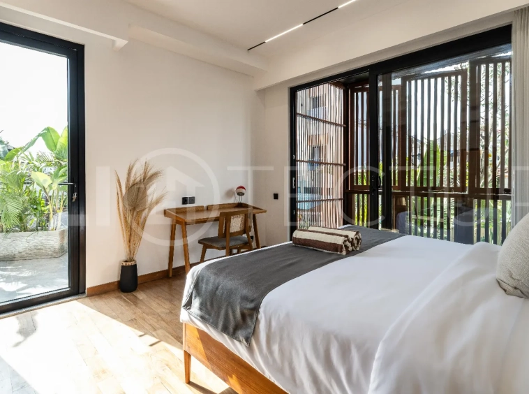 Modern-Tropical-3-Bedroom-Villa-for-Sale-near-Batu-Bolong-Beach-Canggu-1