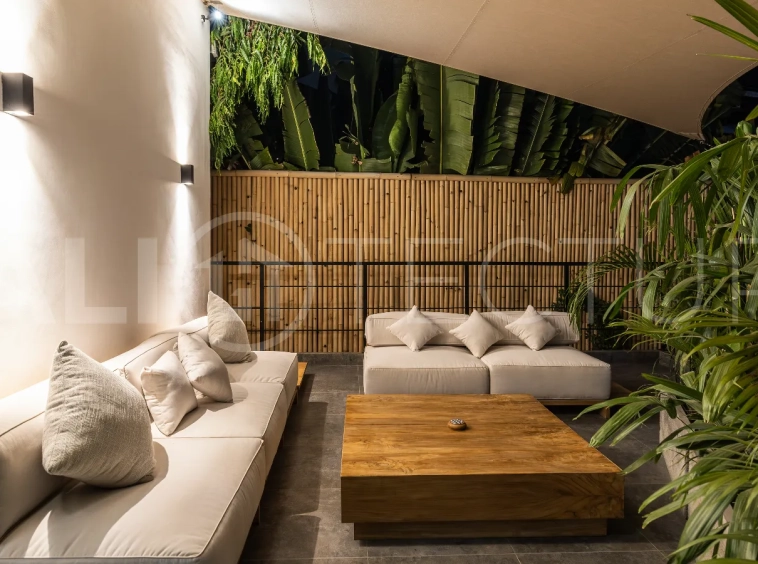 Modern-Tropical-3-Bedroom-Villa-for-Sale-near-Batu-Bolong-Beach-Canggu-15
