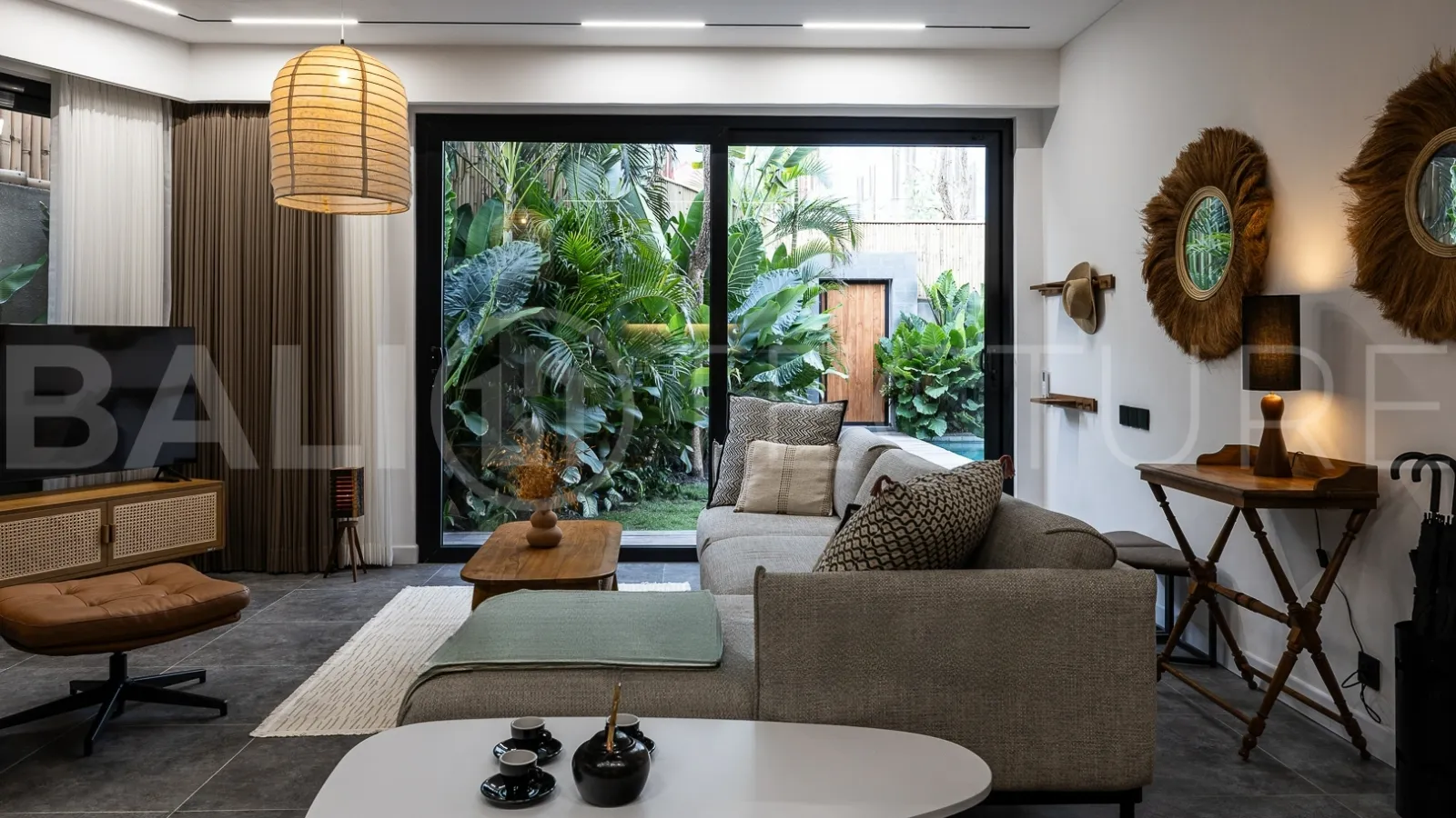 Modern-Tropical-3-Bedroom-Villa-for-Sale-near-Batu-Bolong-Beach-Canggu-16