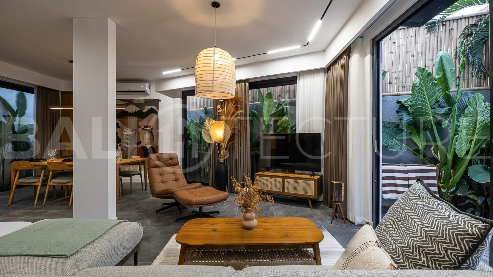 Modern-Tropical-3-Bedroom-Villa-for-Sale-near-Batu-Bolong-Beach-Canggu-18