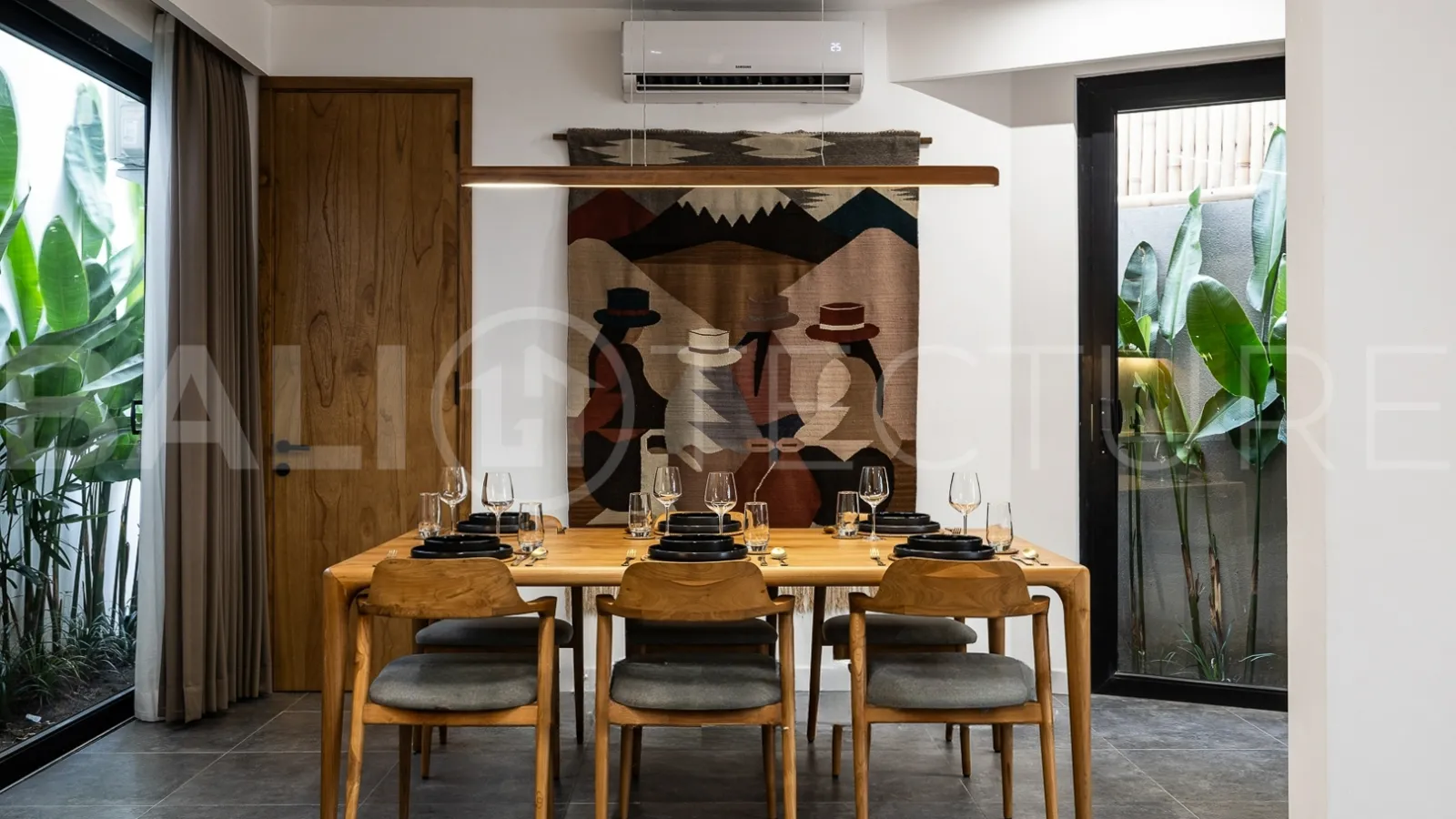 Modern-Tropical-3-Bedroom-Villa-for-Sale-near-Batu-Bolong-Beach-Canggu-19