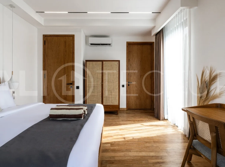 Modern-Tropical-3-Bedroom-Villa-for-Sale-near-Batu-Bolong-Beach-Canggu-2