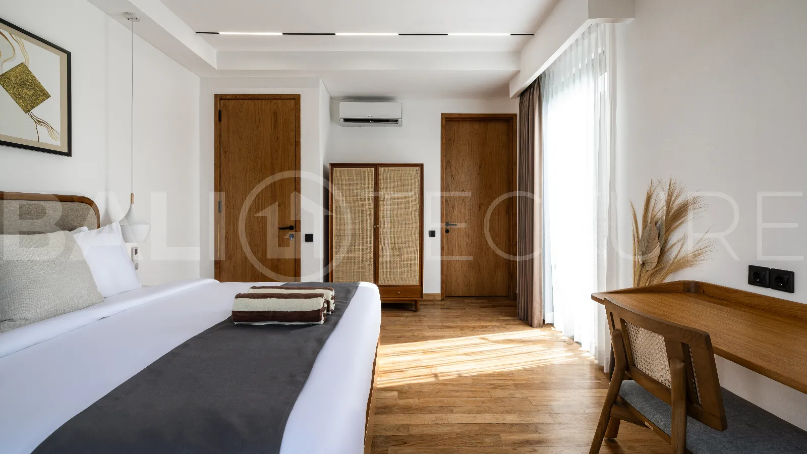 Modern-Tropical-3-Bedroom-Villa-for-Sale-near-Batu-Bolong-Beach-Canggu-2