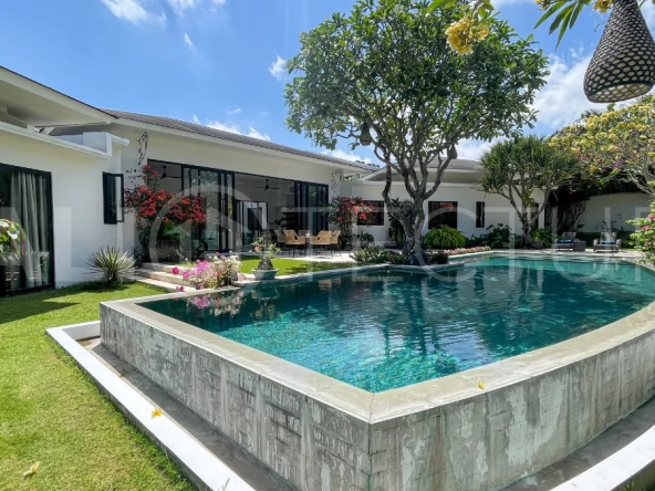 Spacious-3-Bedroom-Villa-for-Sale-in-the-Heart-of-Umalas-Bali-1