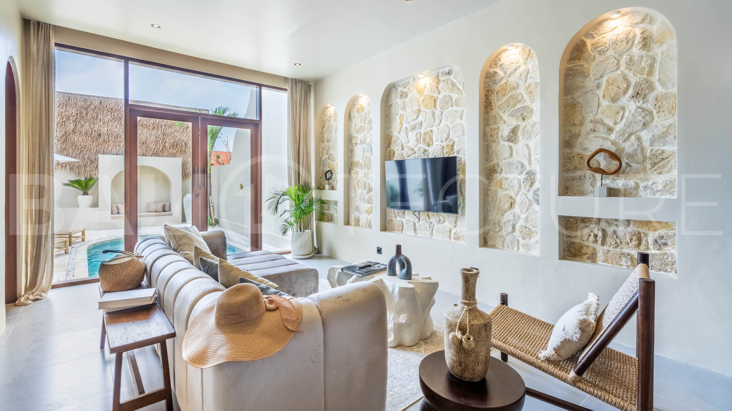 Stunning Finished 2 Bedroom Villa for Sale in Pererenan5