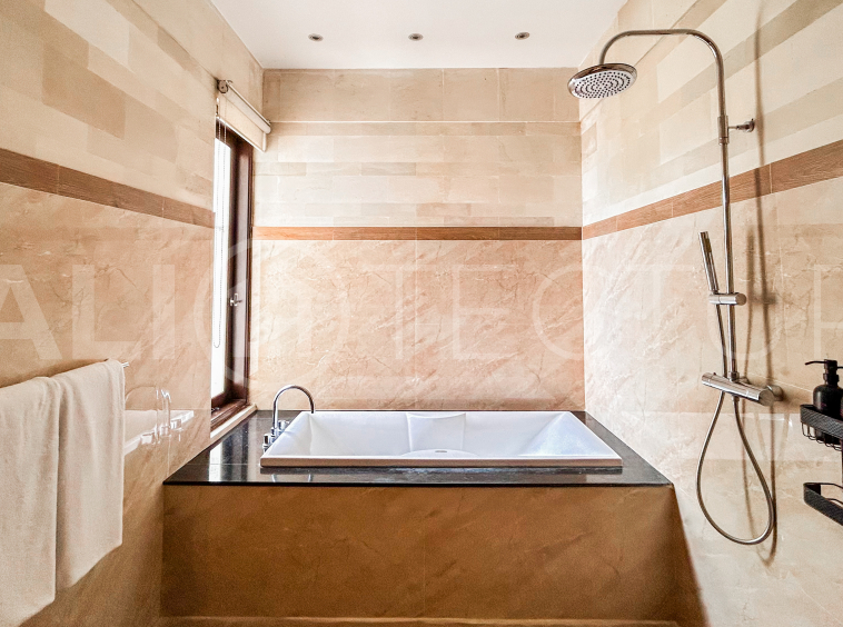 Amazing-Ocean-Views-Villa-for-Sale-in-Balangan-11