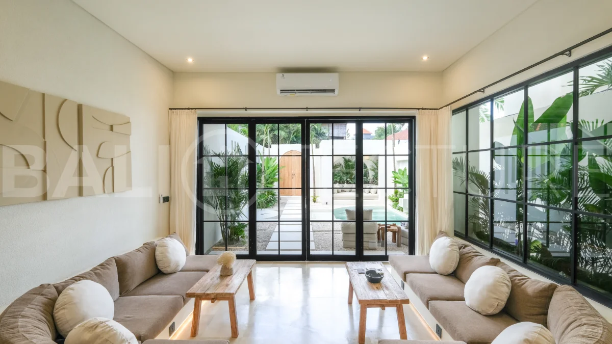 Brand-New-Tropical-Villa-for-Sale-in-Pererenan-15