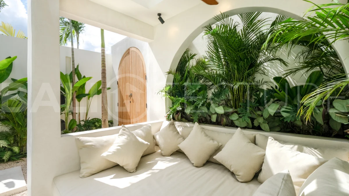 Brand-New-Tropical-Villa-for-Sale-in-Pererenan-9