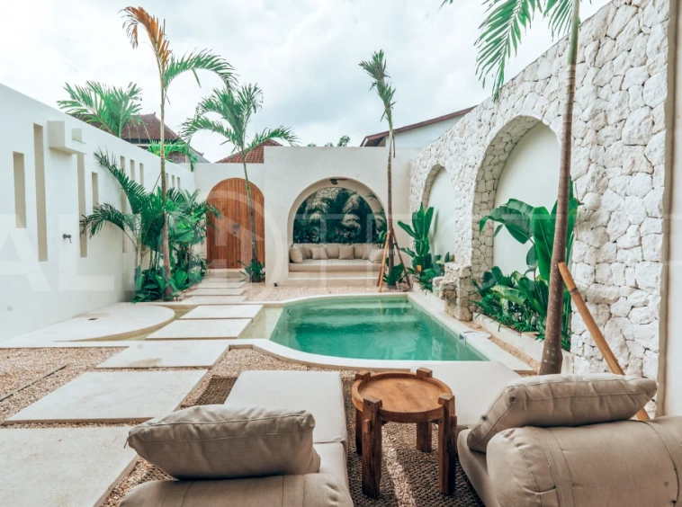 Tropical-Mediterranean-Villa-for-Sale-in-Pererenan-1