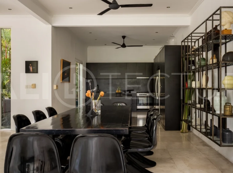Grand-3-Bedroom-Villa-for-Sale-near-Echo-Beach-Canggu-10