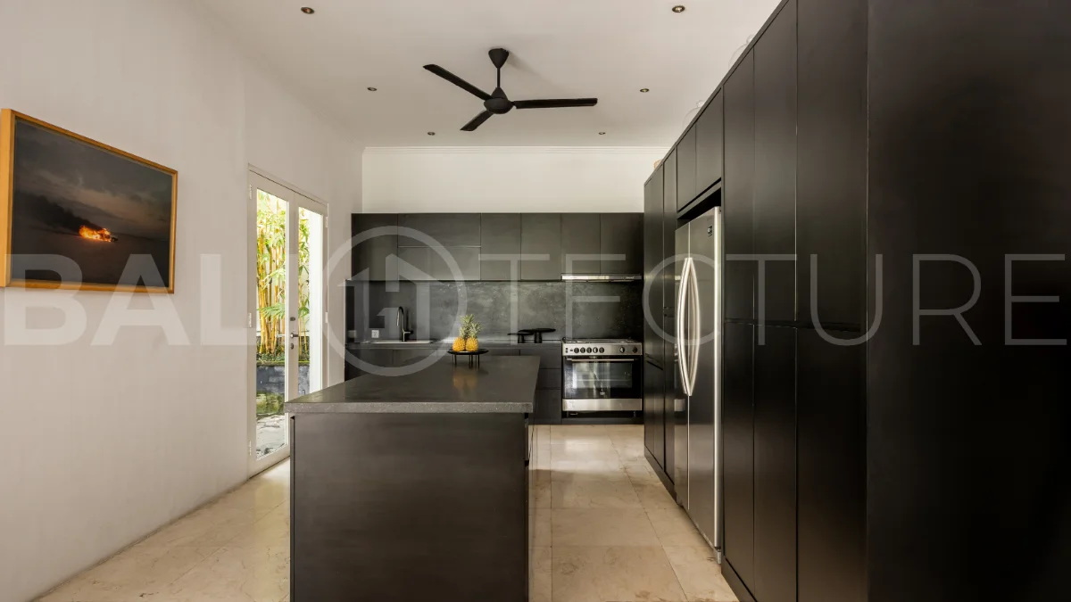 Grand-3-Bedroom-Villa-for-Sale-near-Echo-Beach-Canggu-11