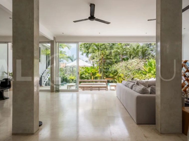 Grand-3-Bedroom-Villa-for-Sale-near-Echo-Beach-Canggu-13