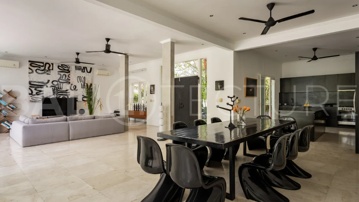 Grand-3-Bedroom-Villa-for-Sale-near-Echo-Beach-Canggu-14