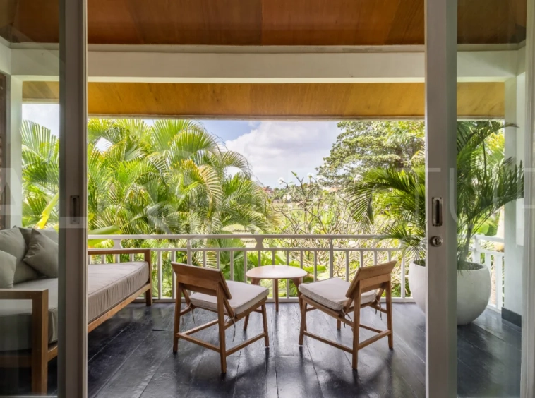 Grand-3-Bedroom-Villa-for-Sale-near-Echo-Beach-Canggu-15