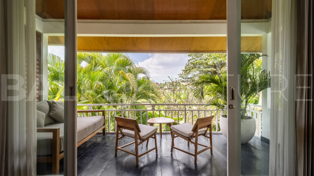 Grand-3-Bedroom-Villa-for-Sale-near-Echo-Beach-Canggu-15