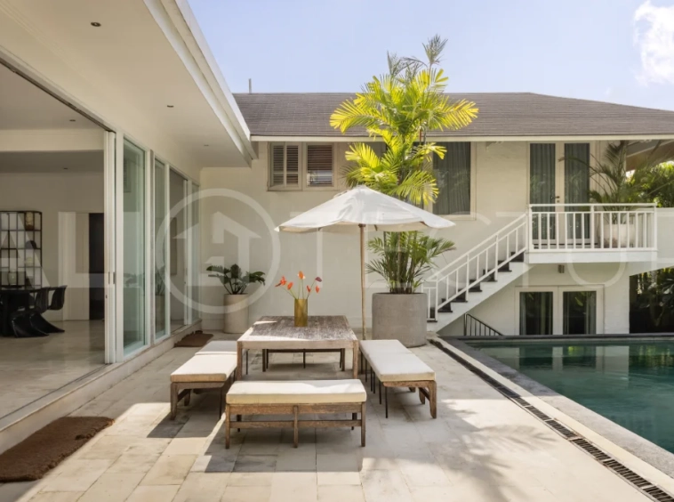 Grand-3-Bedroom-Villa-for-Sale-near-Echo-Beach-Canggu-2
