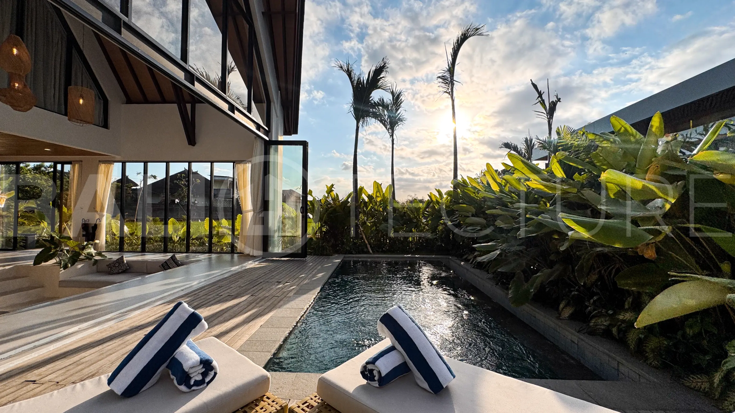 Desa-Hut-2-Bedroom-Tropical-Villa-for-Sale-in-Kerobokan-64