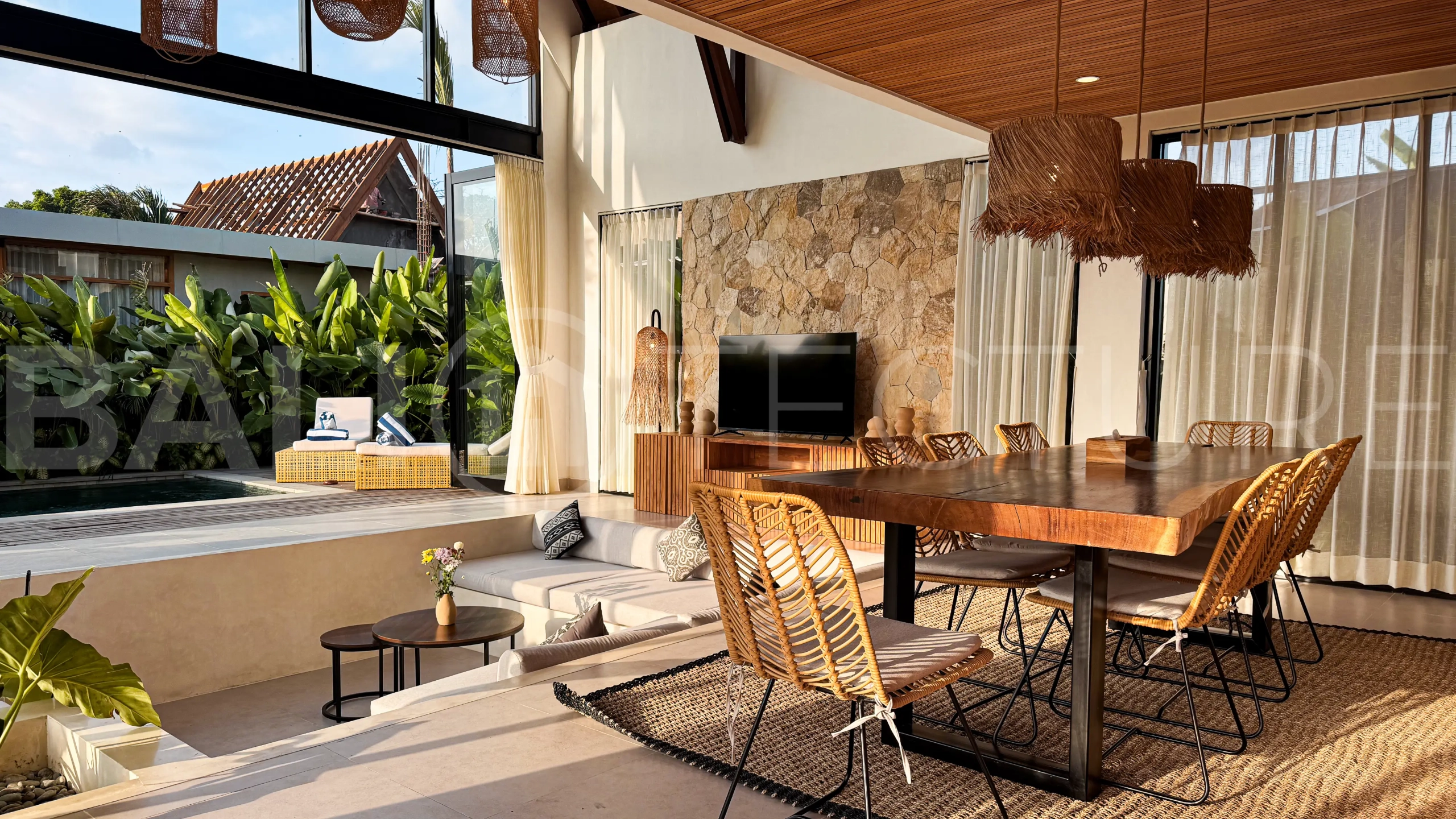 Desa-Hut-2-Bedroom-Tropical-Villa-for-Sale-in-Kerobokan-84