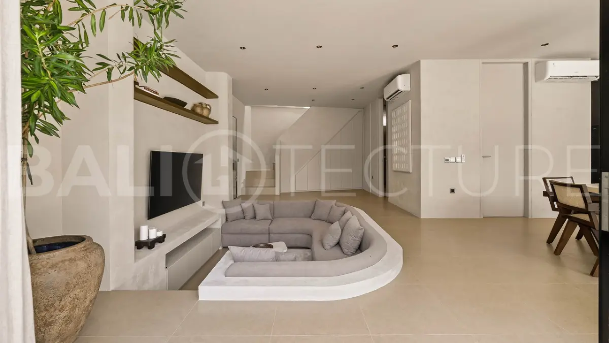 Modern Tropical 3BR Villa in Berawa – Minutes to FINNS & Atlas17